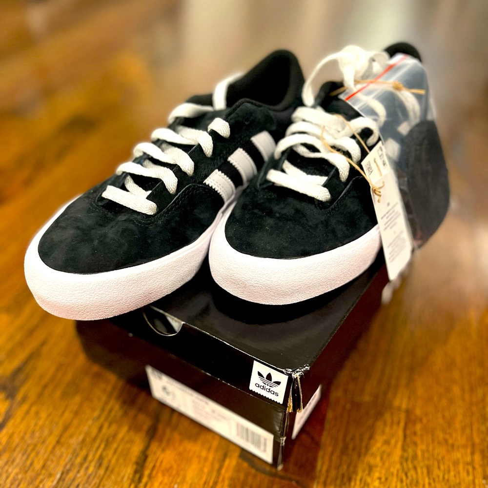 Adidas Matchbreak Super Size Women’s 8/ Men’s 6.5.